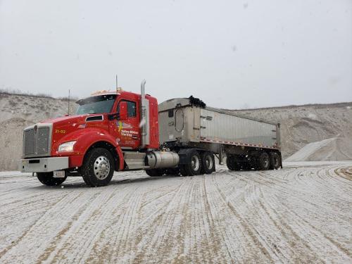 DUMP TRAILER SNOWFALL